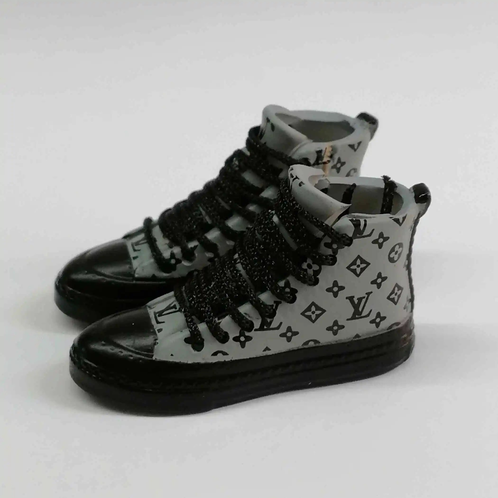 Mini sneaker keychain model 1