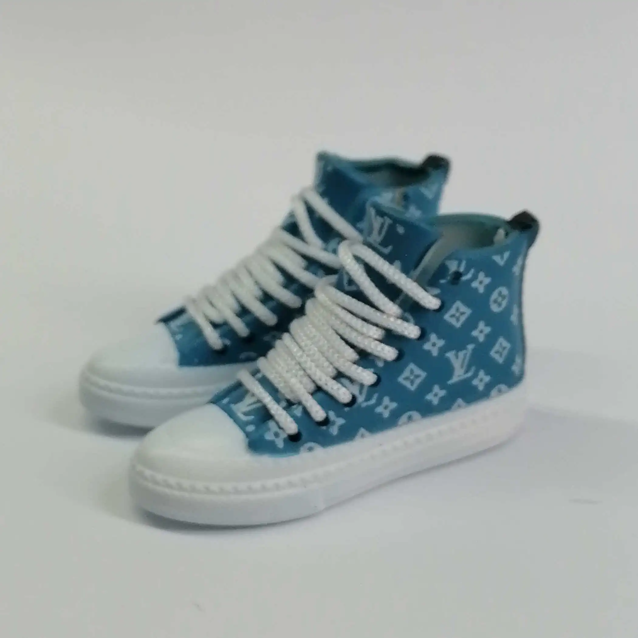 Mini sneaker keychain model 3