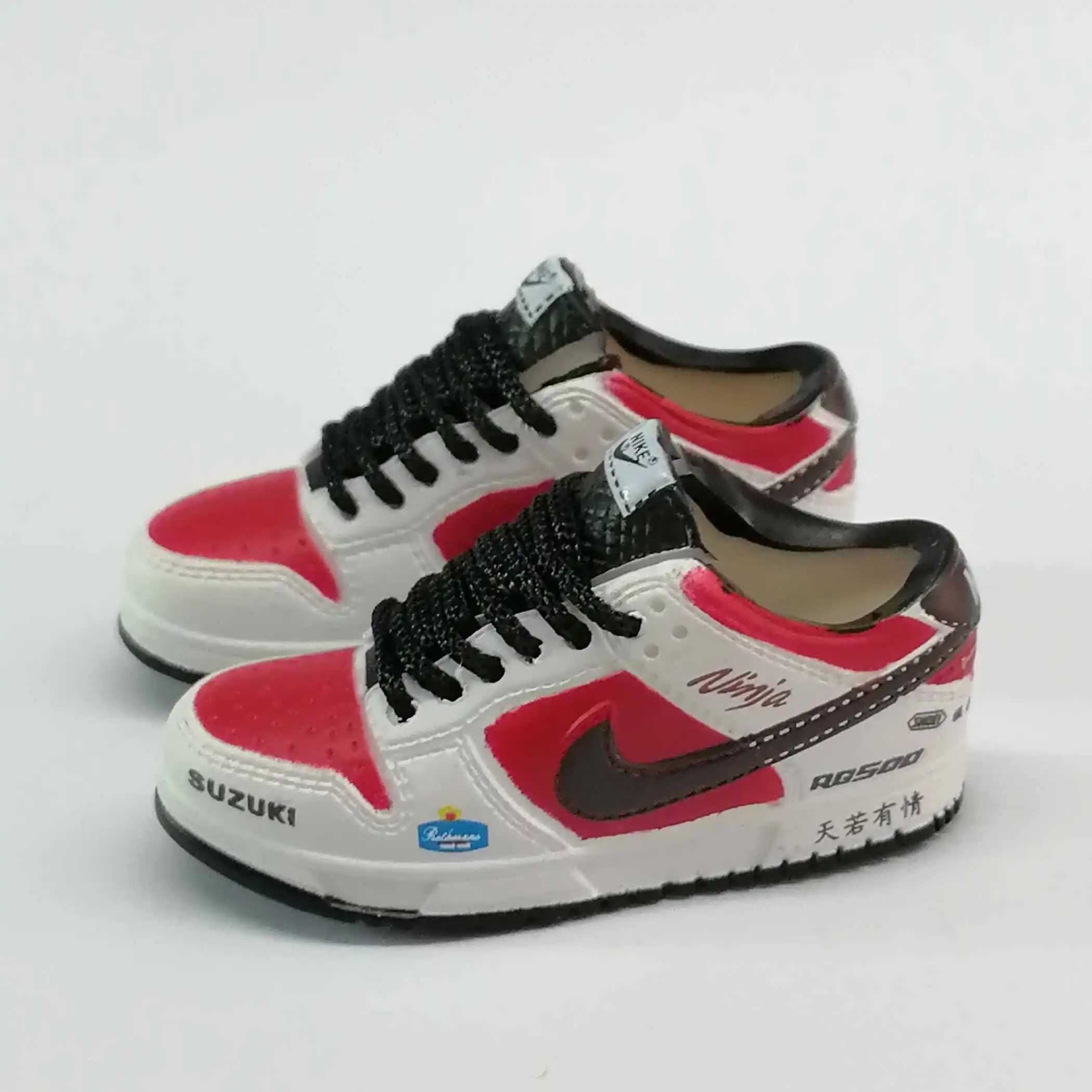 Mini sneaker model 9